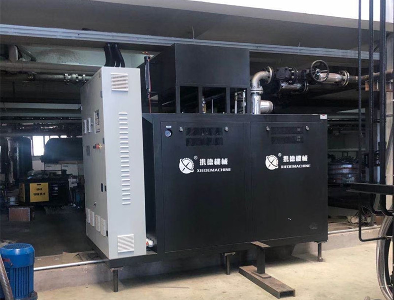 電加熱導(dǎo)熱油鍋爐具有低壓、高溫的特性,是一種新型環(huán)保工業(yè)爐。